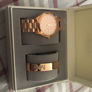Ladies Michael Kors watch! (Bracelet not included)